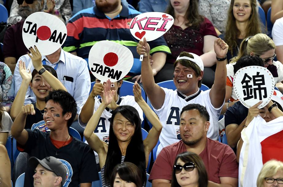 Australian Open: i fan del giapponese Kei Nishikori durante il match che lo vede opposto allo spagnolo Guillermo Garcia-Lopez (AP)
